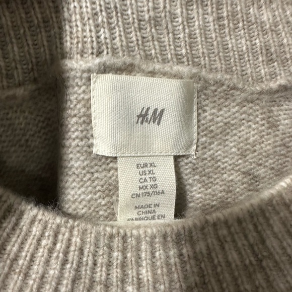 H&M sweater - Picture 2 of 3
